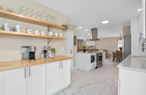 Naples Park House | Naples Fl. 1.5 miles from the beach