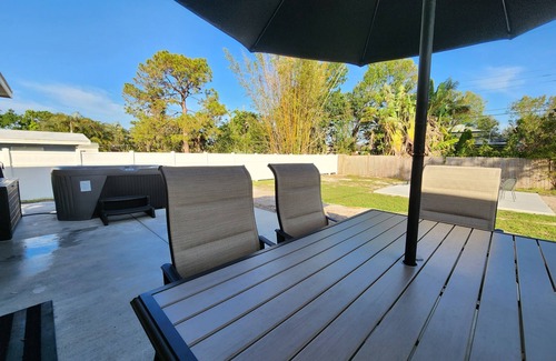 Naples Park House | Naples Gem 1.3 miles from the Beach - Private Hot Tub and Stunning Skies