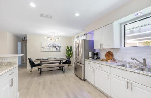 East Naples House | Naples Gem Near Beach Heated Pool & BBQ