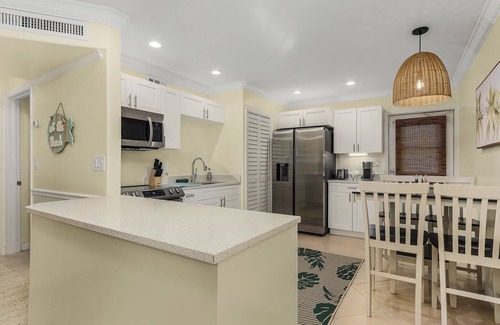Lake Park Condo | Naples Lake Park 2 BDRM Condo,Super-Clean w/Patio