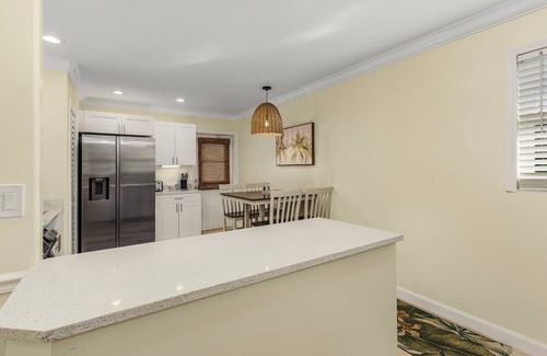 Lake Park Condo | Naples Lake Park 2 BDRM Condo,Super-Clean w/Patio