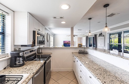 East Naples House | Naples paradise close to the beach and 5th Ave