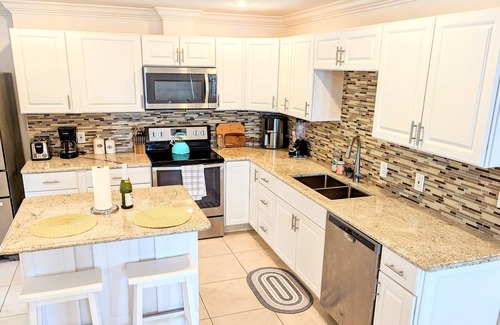 Naples Park House | Naples Park 2bd 2bth