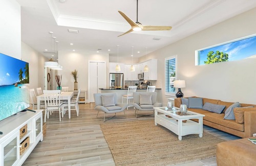 Naples Park House | Naples Park Villa: Beach, Pool, Family fun and more!