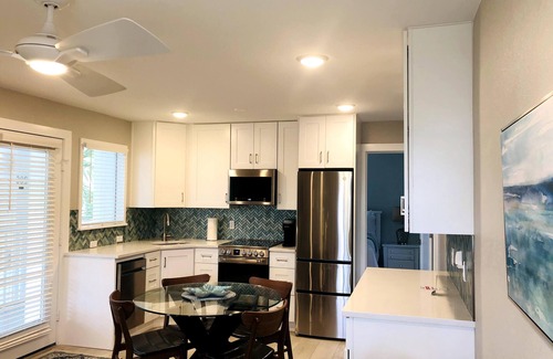 Old Naples Condo | Naples ~ Perfect Location On 5th Avenue ~ 1.5 Block From Beach, Dining, Shopping