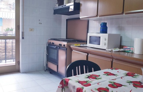 Naples Apartment | Naples Stadium apt. - six people, three bedrooms, two bathrooms, free park