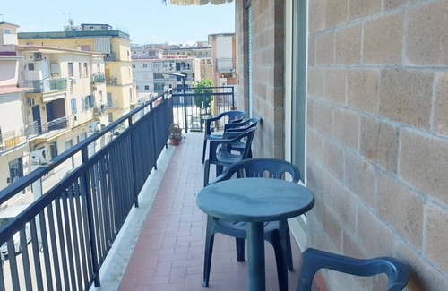 Naples Apartment | Naples Stadium apt. - six people, three bedrooms, two bathrooms, free park