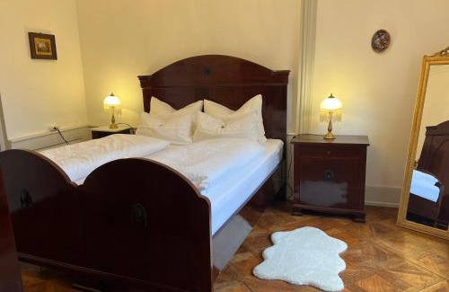 Gutenzell Apartment | Napoleonsuite auf Schloß Hürbel