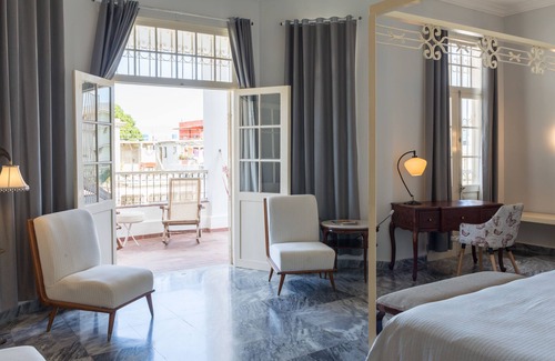 Plaza de la Revolucion Hotel | Napper by Rottenberg