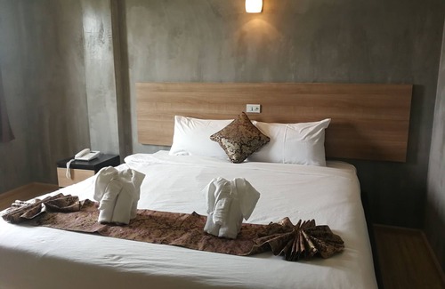 Lop Buri Hotel | Narai Iyara Palace Lopburi