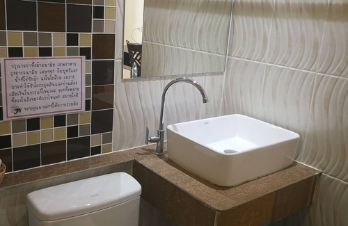 Lop Buri Hotel | Narai Iyara Palace Lopburi