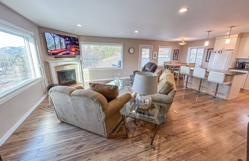 Okanagan-Similkameen Cottage | Naramata Countryside Cottage with View