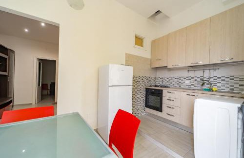 Altavilla Milicia Apartment | Naranji House Red Relax