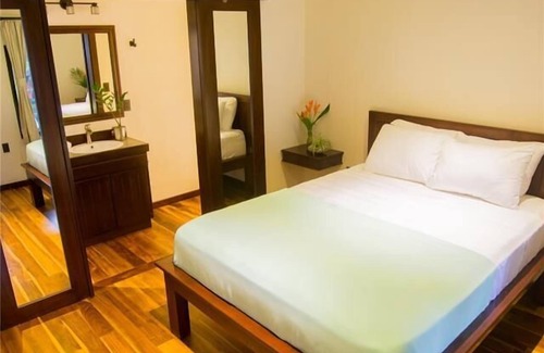Dominical Hotel | Naranjo Beach King Room at Hona Beach Hotel