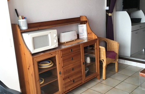 Narbonne-Plage Apartment | NARBONNE PLAGE T2 apartment of 40 M2 on the edge of the beach equipped with wifi