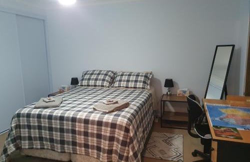 Narangba Apartment | Narnie's Place in Narangba - Relaxed Space with Breakfast