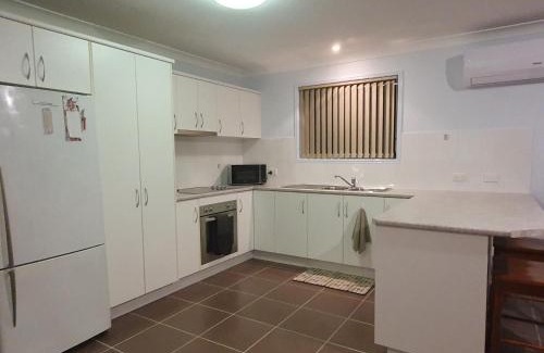 Narangba Apartment | Narnie's Place in Narangba - Relaxed Space with Breakfast