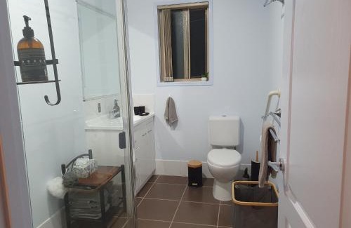 Narangba Apartment | Narnie's Place in Narangba - Relaxed Space with Breakfast