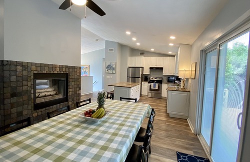Bonnet Shores House | Narragansett R.I. 5 Bedrooms, 3 full bathrooms, central air on cul-de-sac