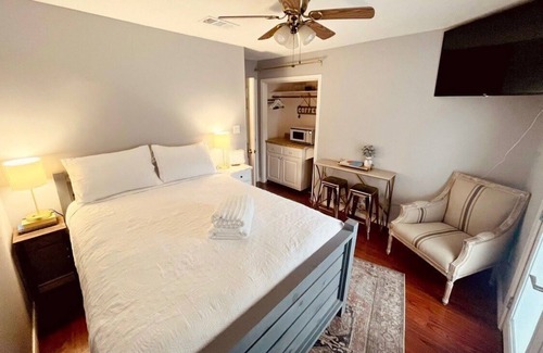 Beaumont Apartment | Narrow Path Hideaway