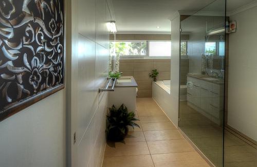 Surfers Paradise Apartment | Narrowneck Court Holiday Apartments