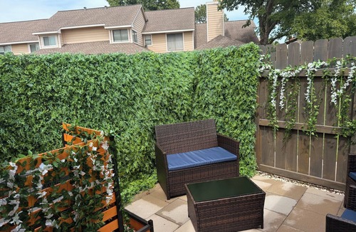 Clear Lake City House | NASA, Lake, and to the Moon 2-bedroom townhome