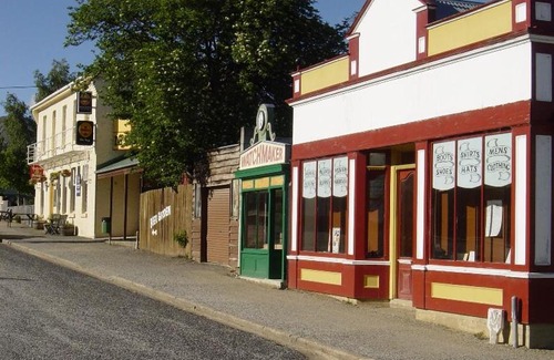 Naseby Hotel | Naseby Cottage - 24 Leven St