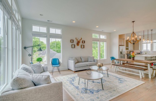 Talbot's Corner House | -{Nashville Bachelorette Crib 5min to Broadway Amazing Rooftops Sleeps 20}-