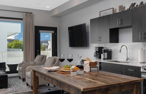 Edgehill Condo | Nashville Condo-Walking Distance to The Gulch, Free Parking, Private Balcony