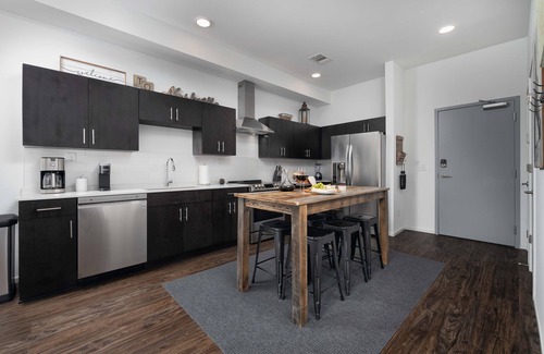 Edgehill Condo | Nashville Condo-Walking Distance to The Gulch, Free Parking, Private Balcony