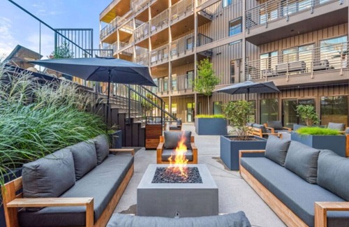 Downtown Nashville Apartment | Nashville Sky Box with Balcony and Pool