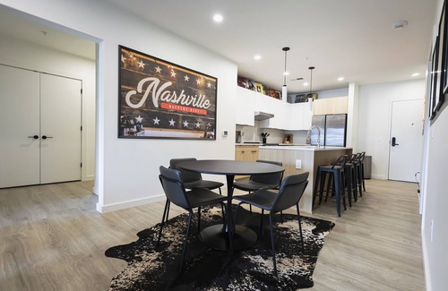 Sobro Condo | Nashville themed 3-bedroom condo that's .6 miles from Broadway St!