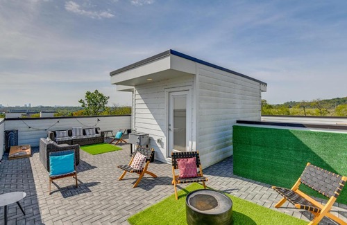 Haynes Area House | Nashville Townhome with Rooftop Balcony and Game Room!
