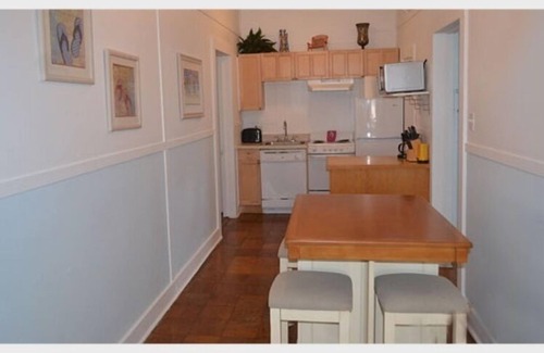 Historic Seaport House | Nassau suite-2 bedroom 2 bath, a block off Duval St w/pool, parking
