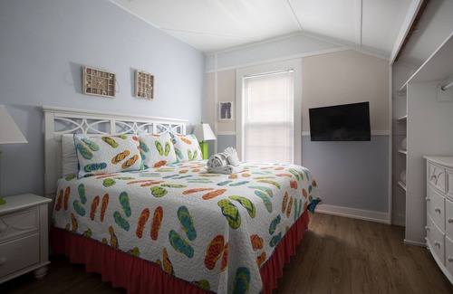 Historic Seaport House | Nassau suite-2 bedroom 2 bath, a block off Duval St w/pool, parking