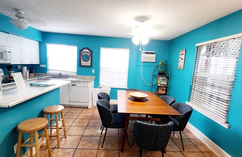 Old Town House | Nassau Suite just steps to Duval Tropical oasis quiet location Downtown