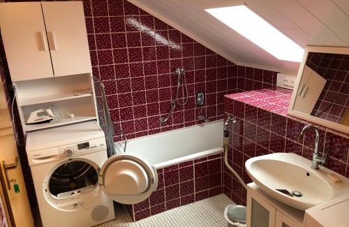 Huenfeld Apartment | Natürlicher Holzkomfort im hessischen Kegelspiel