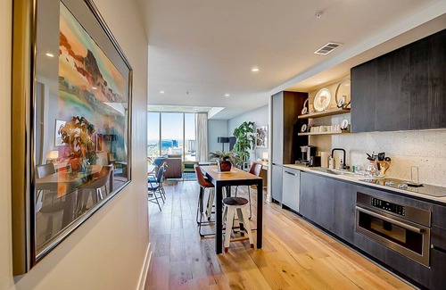 Rainey Street Historic District Condo | Natiivo 19th flr condo w/amazing lake-view balcony, rooftop pool, gym