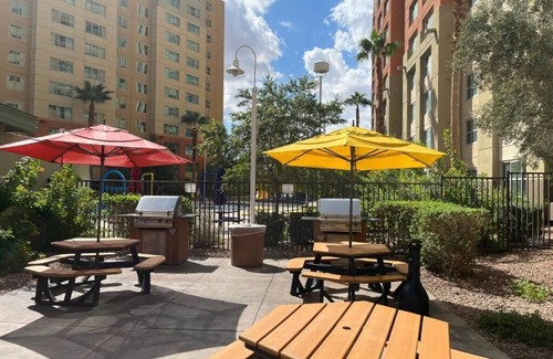 Enterprise Condo | National Finals RODEO- 1-BD Condo- Full Kitchen- In-suite Laundry, FREE Parking