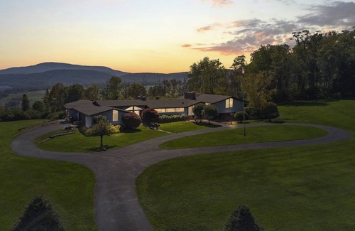 Tunkhannock House | National Geographic Views 7bdr Hot Tub Game Room