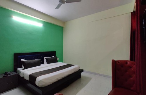 Sector 70 House | National Hotel