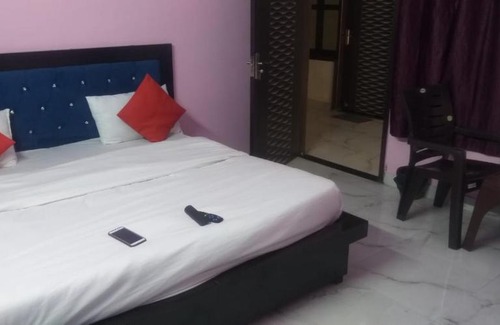 Sector 70 House | National Hotel