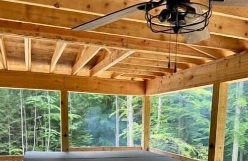 Lansing Cabin | National Park, Huge Hot Tub, Private Retreat