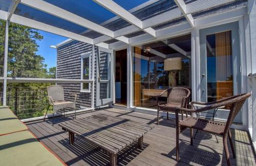 Wellfleet House | National Seashore w Modern Architecture