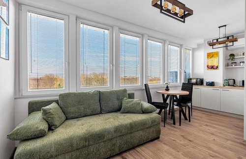 Saska Kepa Apartment | National Stadium Homely Studio