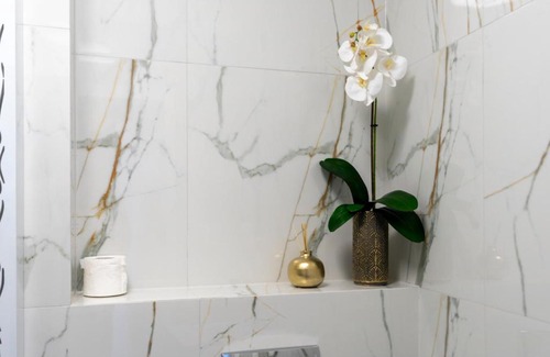 Saska Kepa Apartment | National Stadium Homely Studio