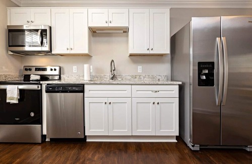 Northeast Virginia Beach House | Natural Beauty A - 3min walk to beach