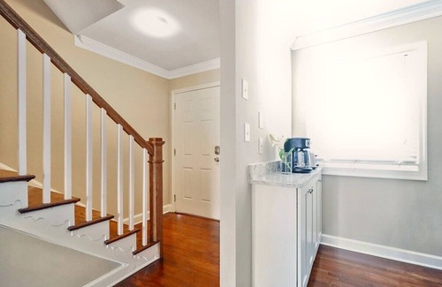 Northeast Virginia Beach House | Natural Beauty A - 3min walk to beach