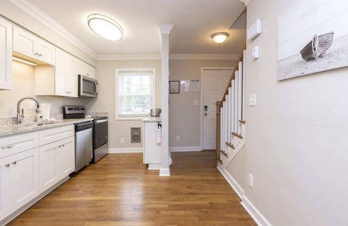Northeast Virginia Beach House | Natural Beauty B - 3min walk to beach