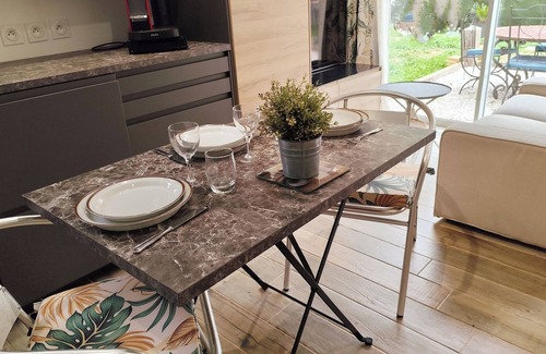 Camps-la-Source Apartment | Natural haven of peace in Provence with garden and jacuzzi for 2/3 people